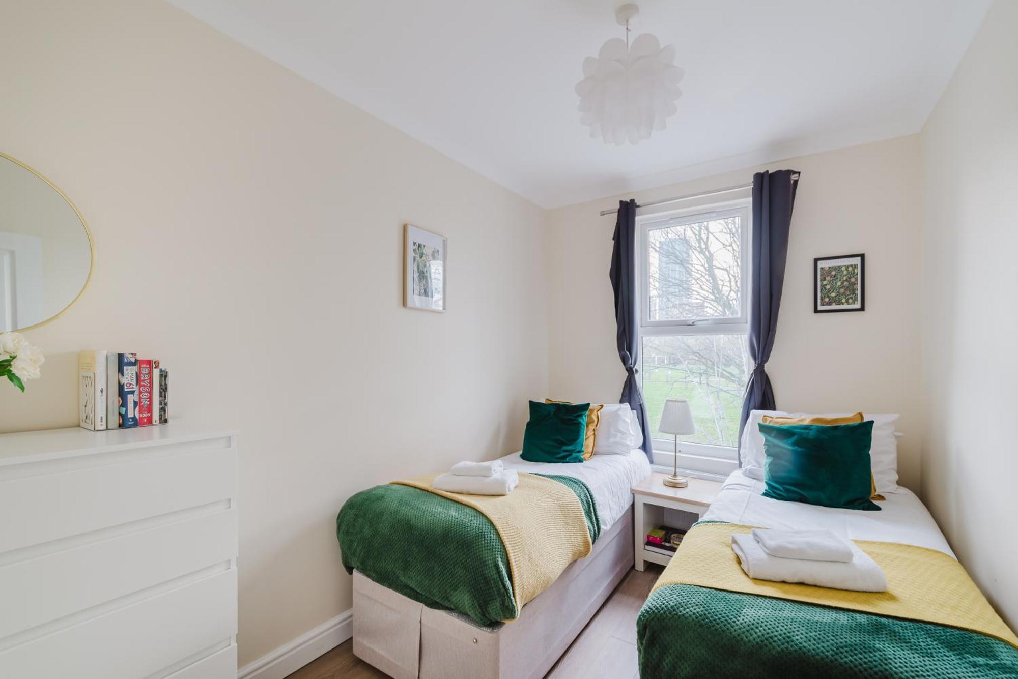 Modern Cosy Corner Flat 3 Bed And Loft Sleep 7 People Apartment London Bagian luar foto
