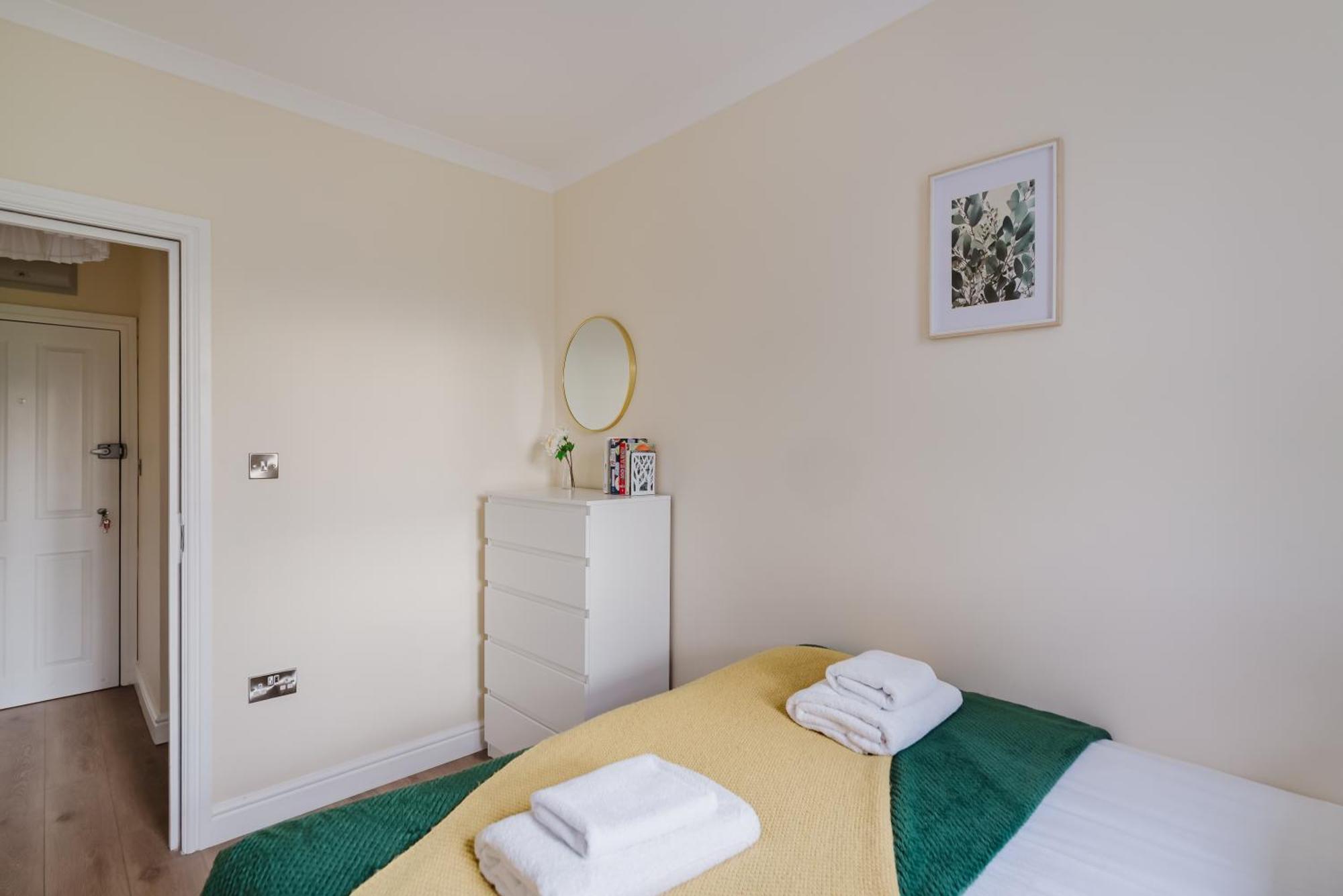 Modern Cosy Corner Flat 3 Bed And Loft Sleep 7 People Apartment London Bagian luar foto