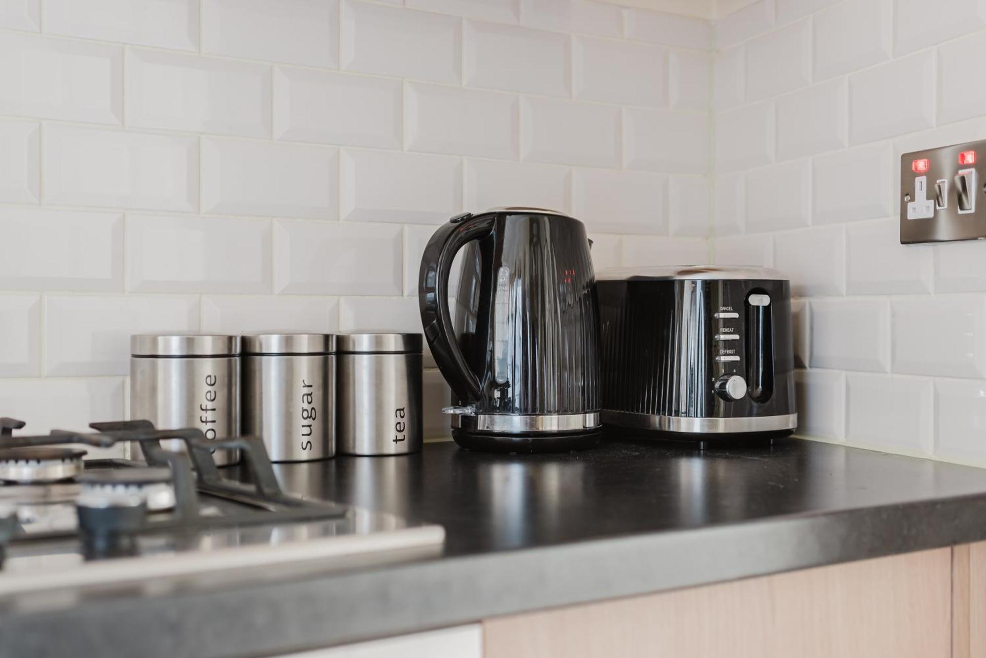 Modern Cosy Corner Flat 3 Bed And Loft Sleep 7 People Apartment London Bagian luar foto
