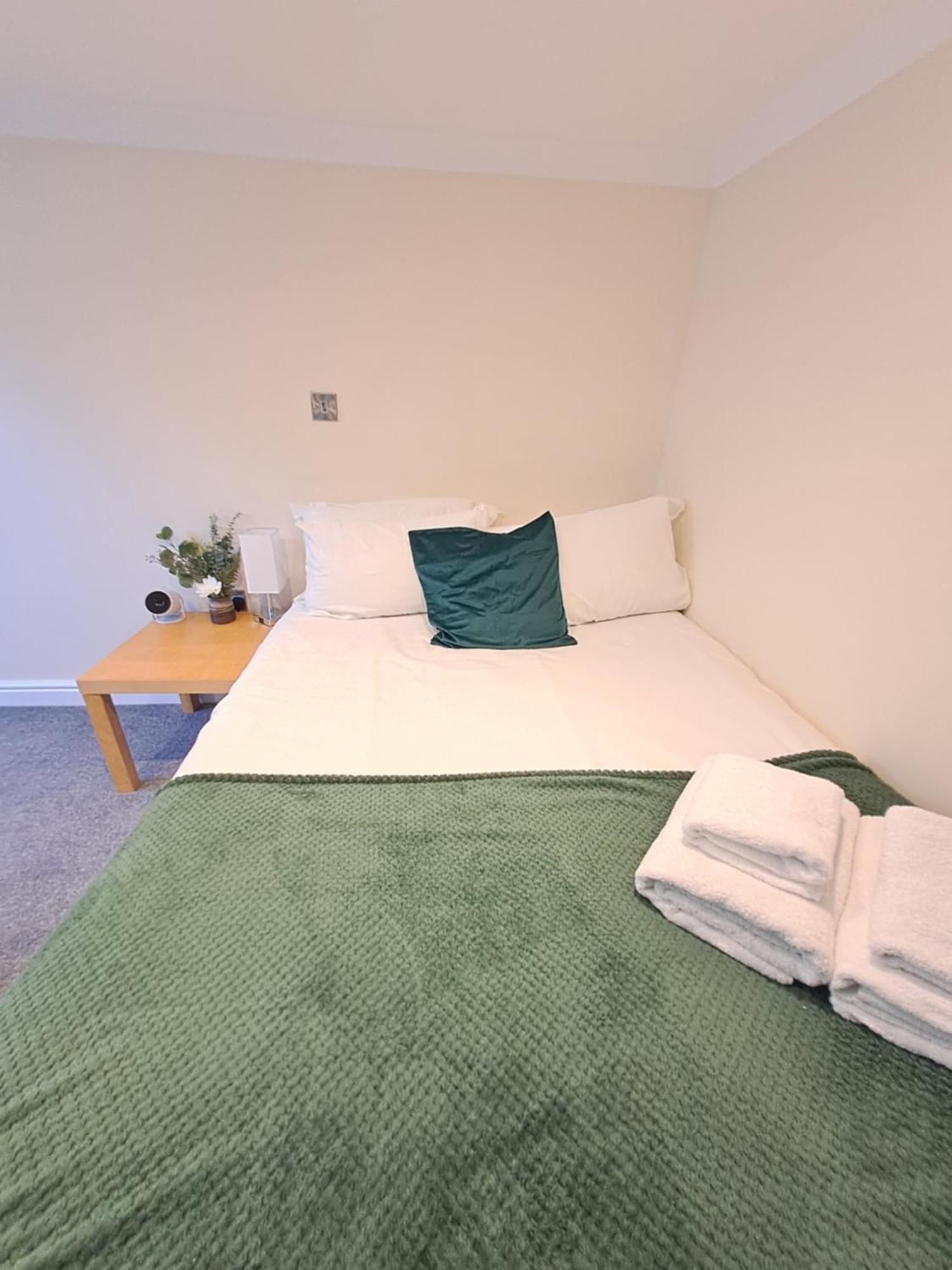 Modern Cosy Corner Flat 3 Bed And Loft Sleep 7 People Apartment London Bagian luar foto